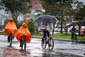 Ciclistas lluvia