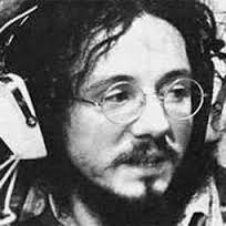 Hilario primer plano grabando