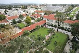 Campus aéreo con césped