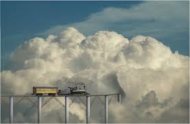 tren-y-nube