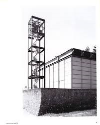 Campanario en blanco y negro